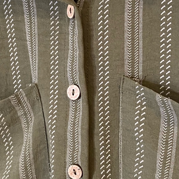 Love 83 Olive Striped Button Down Cropped Shirt size small front pockets - Picture 4 of 7